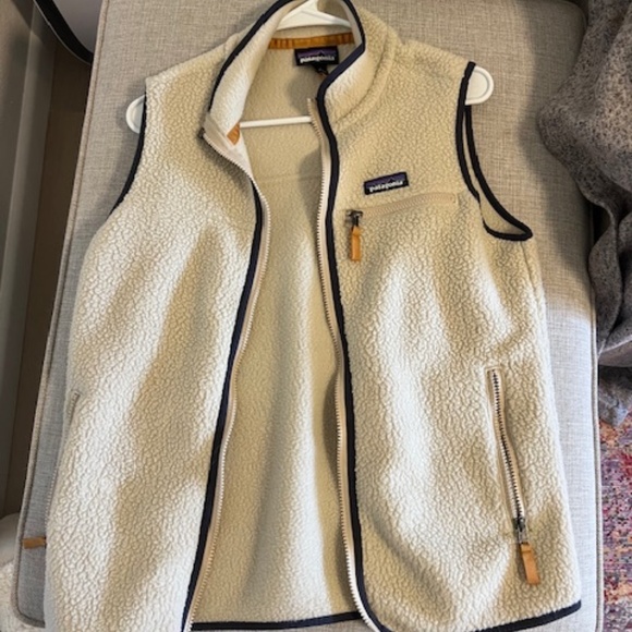 Like New - Patagonia Women's Retro Pile Fleece Vest - Picture 2 of 4